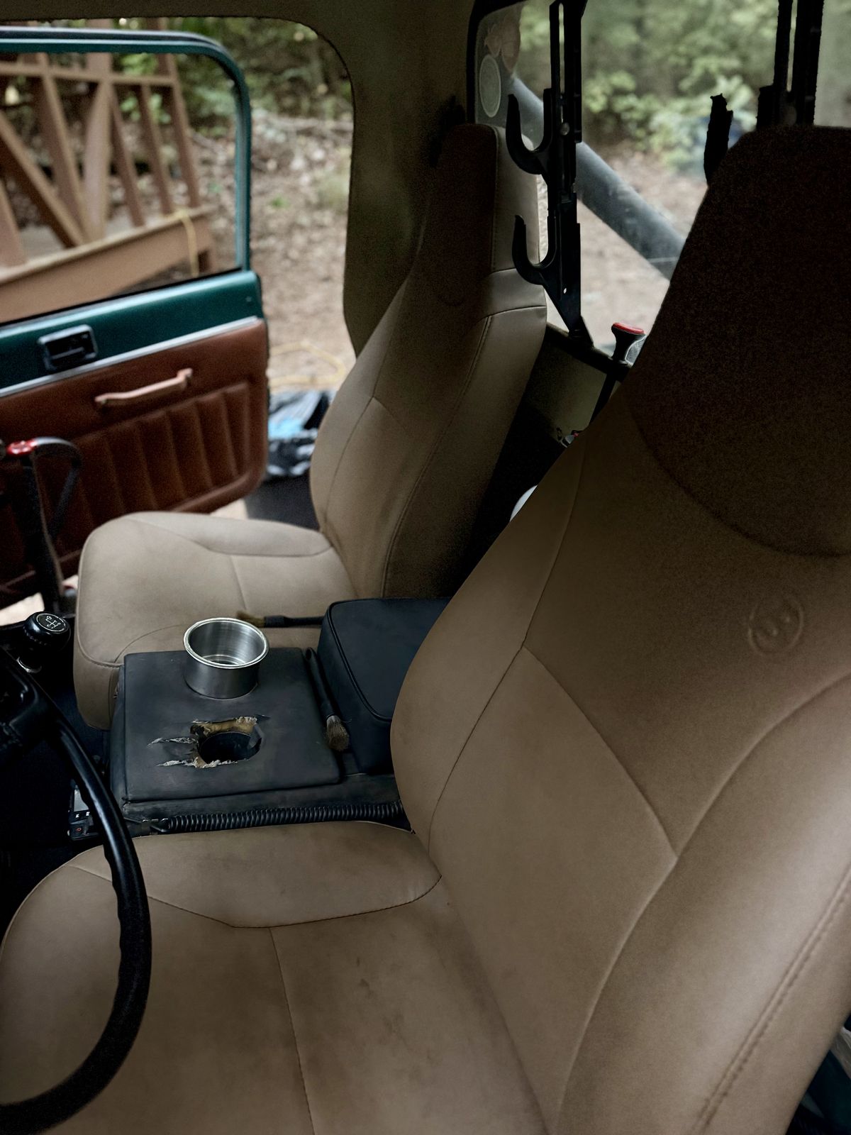 Classic Jeep, front seats and console, after detailing